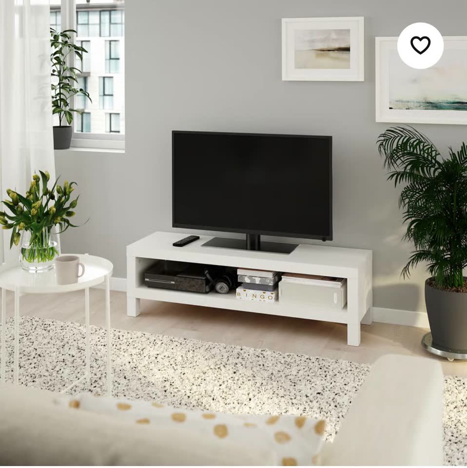 Police za TV Ikea Lack