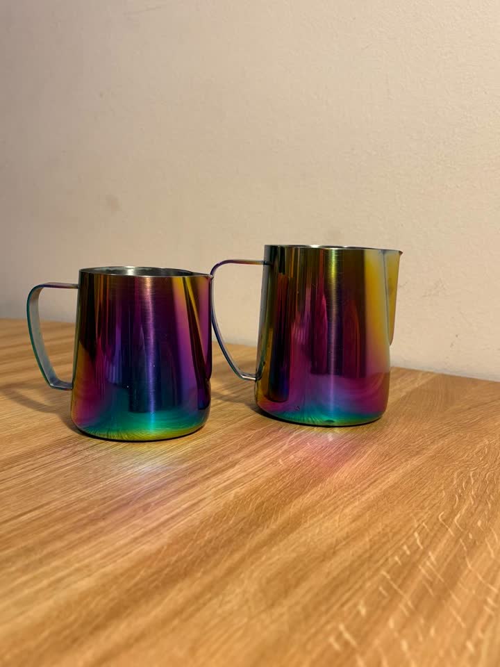 2 profesionalna pitcher-a Barista Swag