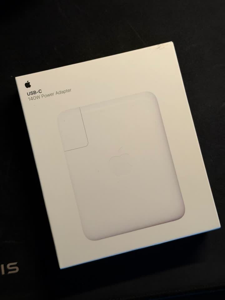 Originalni Apple USB-C Power Adapter 140W, neotvoren