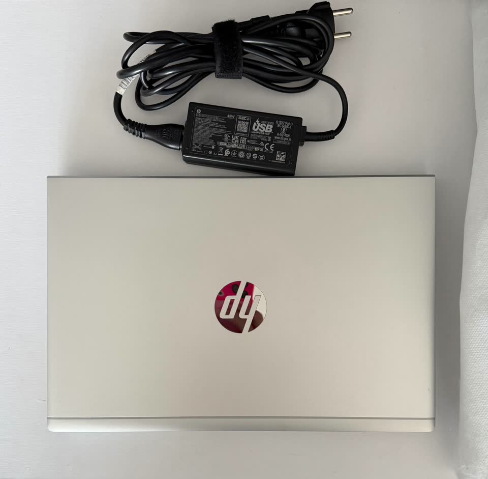 Prodajem ultrabuk HP ProBook 635 Aero G7
