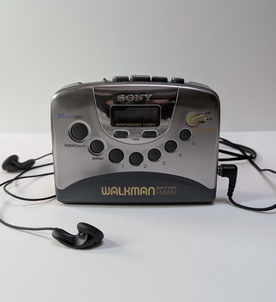 Продам кассетный плеер с радиоприемником Sony Walkman WM-FX267