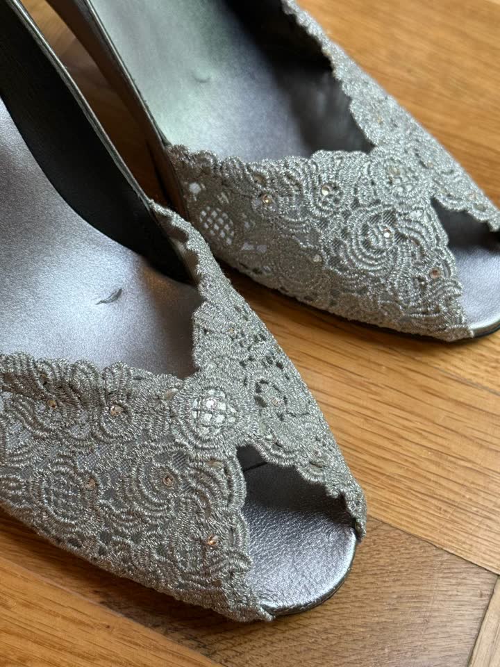 Večernje cipele Stuart Weitzman