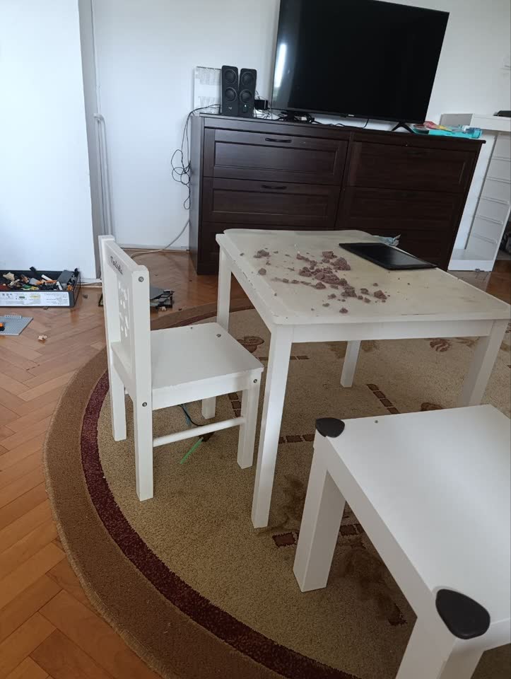 Dečja stolica sa stočićem