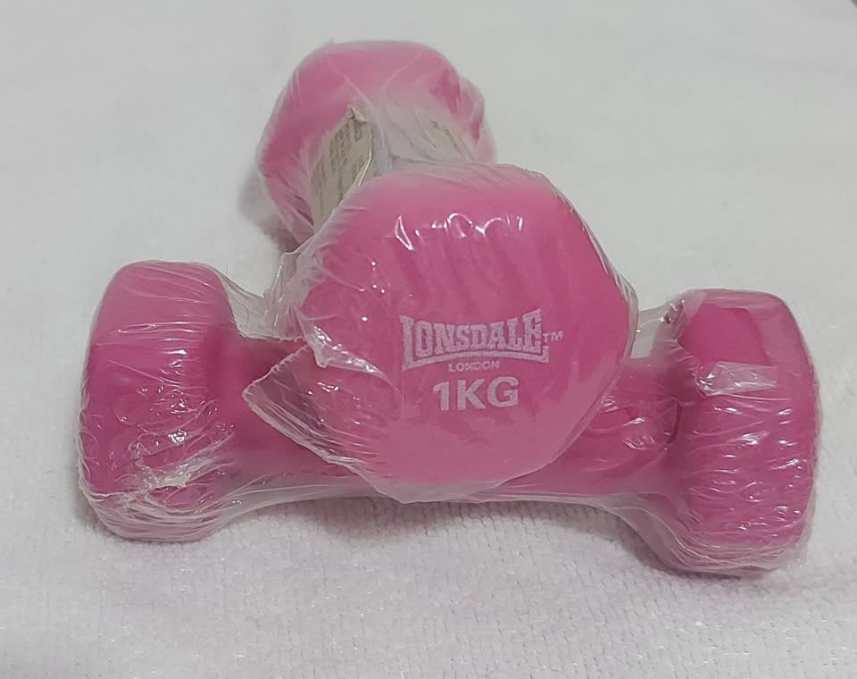 Bučice, 2 kom po 1 kg. Postale su mi prelagane. Vežbala sam ne skidajući ambalažu, tako da je stanje idealno.