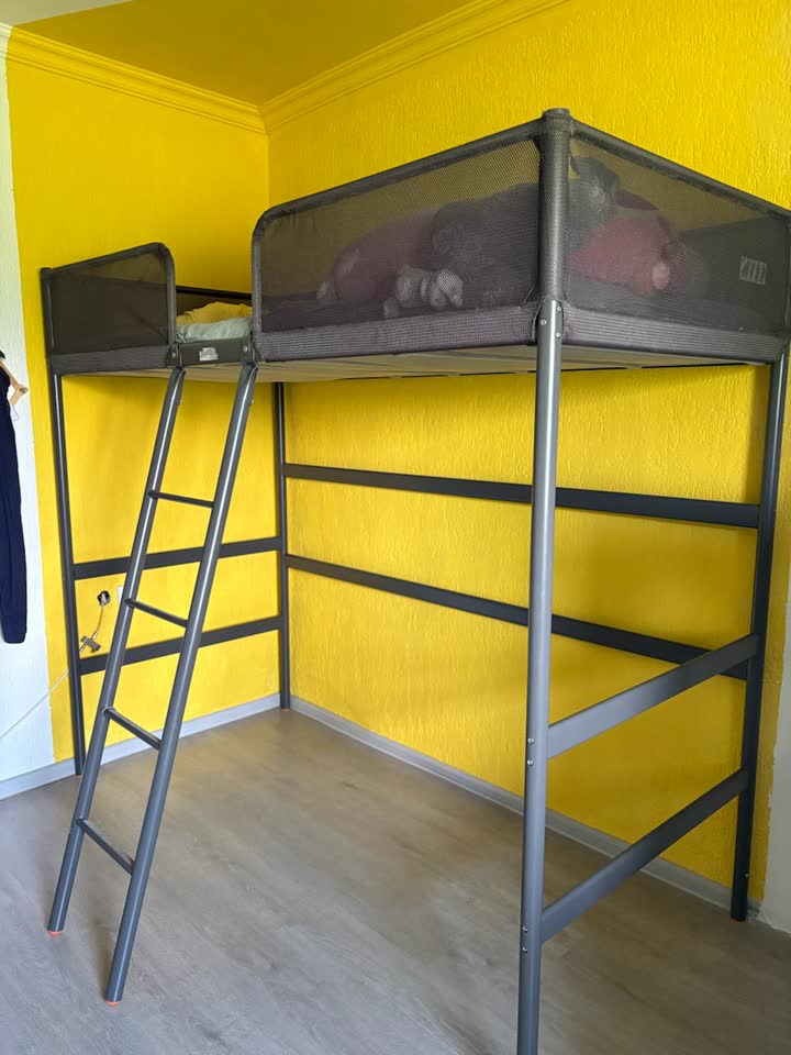 Prodajem visoki krevet sa IKEA dušekom