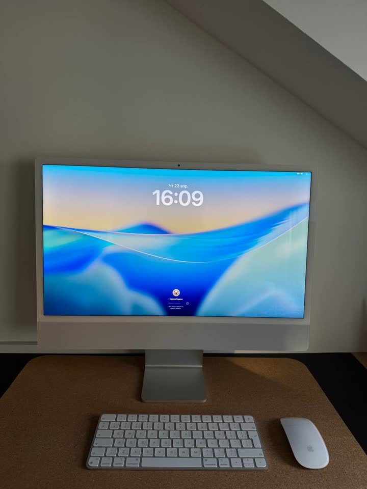 Продаю iMac серебристый с чипом Apple M3