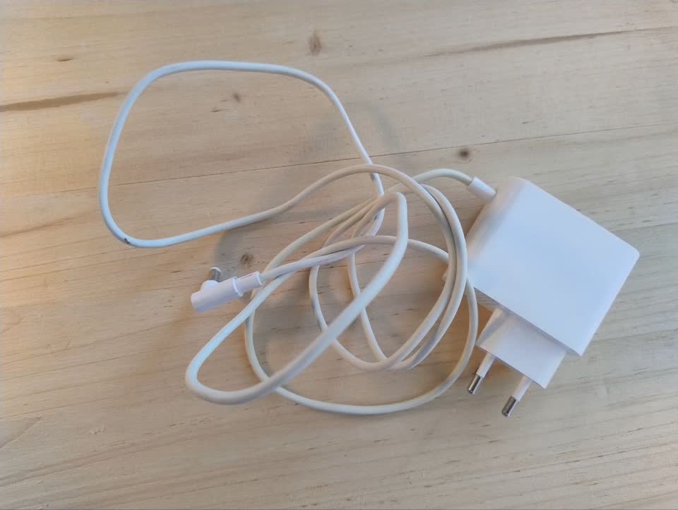 Блок питания от ручного пылесоса Xiaomi, 26V 0.5A, Новый Белград, отдам за шоколадку