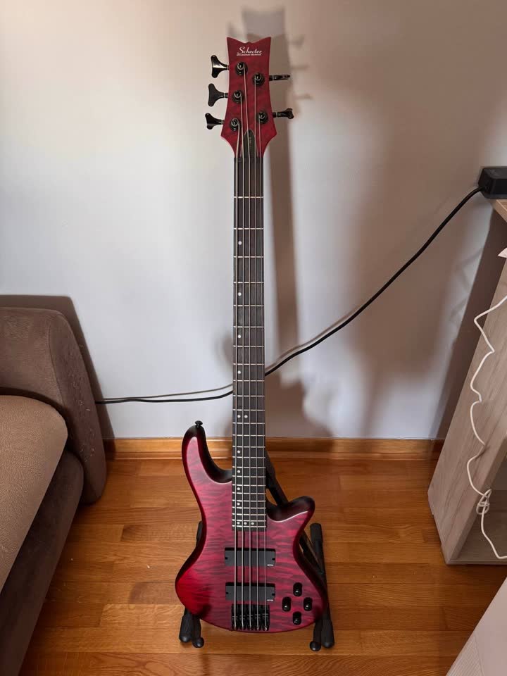 Продаётся бас-гитара Schecter Stiletto-5 Custom