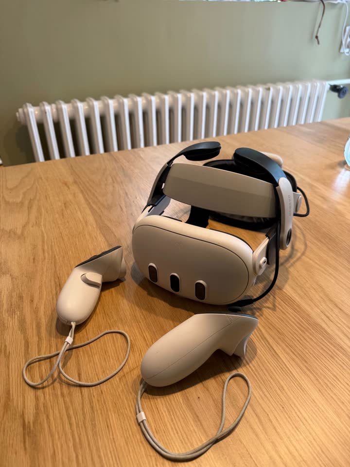 Meta Quest 3, Razer Kishi, Novation Launchpad Mini, Bang & Olufsen Beosound A1 2 gen
