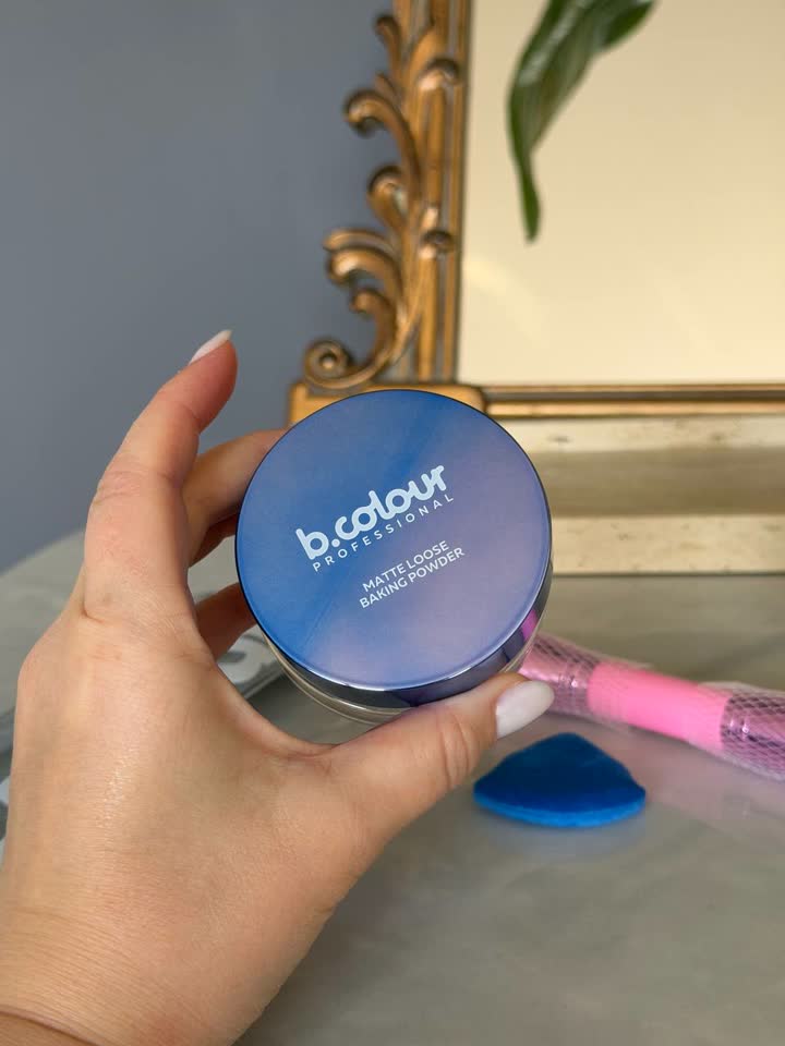 Puder b.colour i četkica iste marke