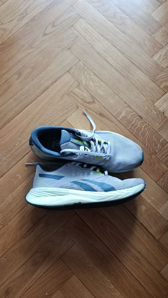 Poklanjam patike za stopalo od 27 cm