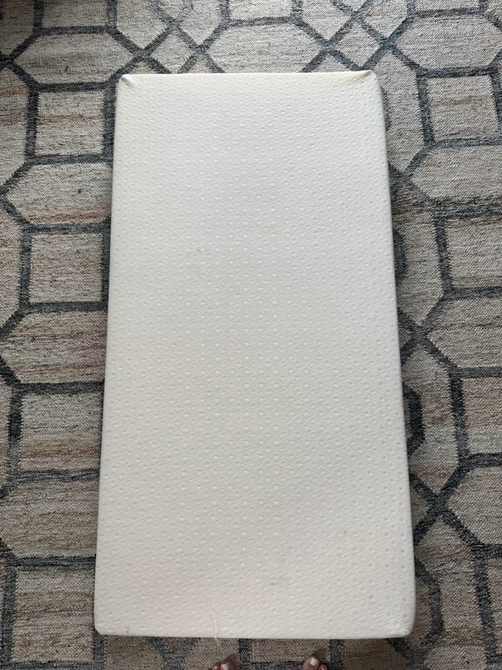 Dušek 120*60, visine 10 cm.
