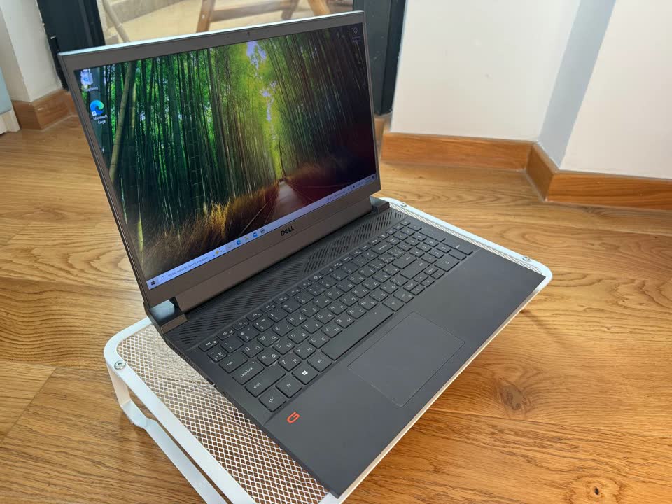 Gaming laptop Dell G15 5510 / i5-10200H / RTX 3050 / 16GB / 512GB SSD