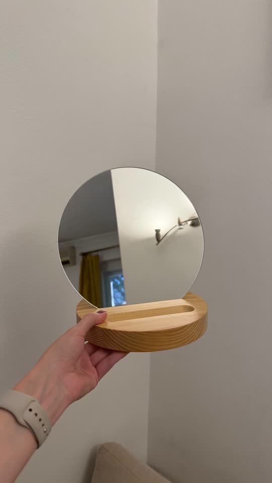 1. Зеркало IKEA с подставкой, 500 динар