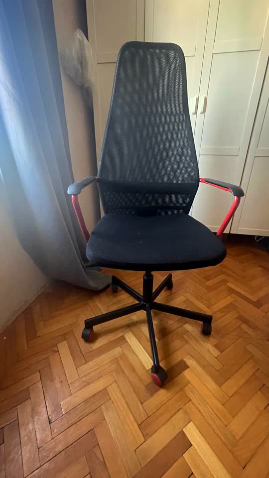 stolica IKEA HUVUDSPELARE