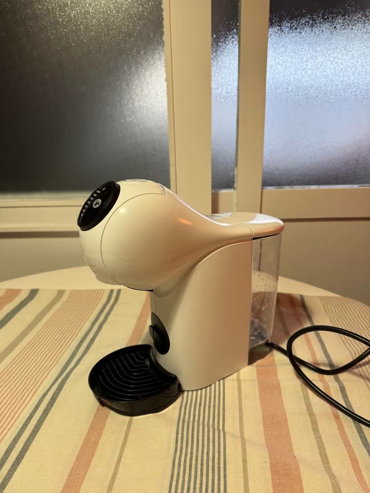 Kapsularni aparat za kafu KRUPS Dolce Gusto Genio S KP243110
