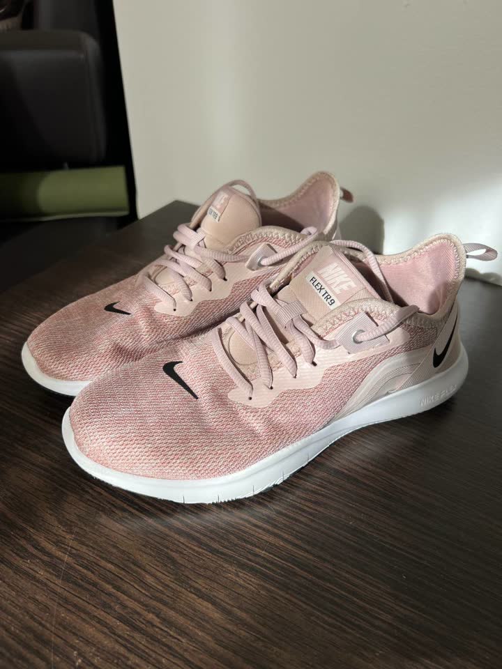 Женские кроссовки Nike Flex TR9