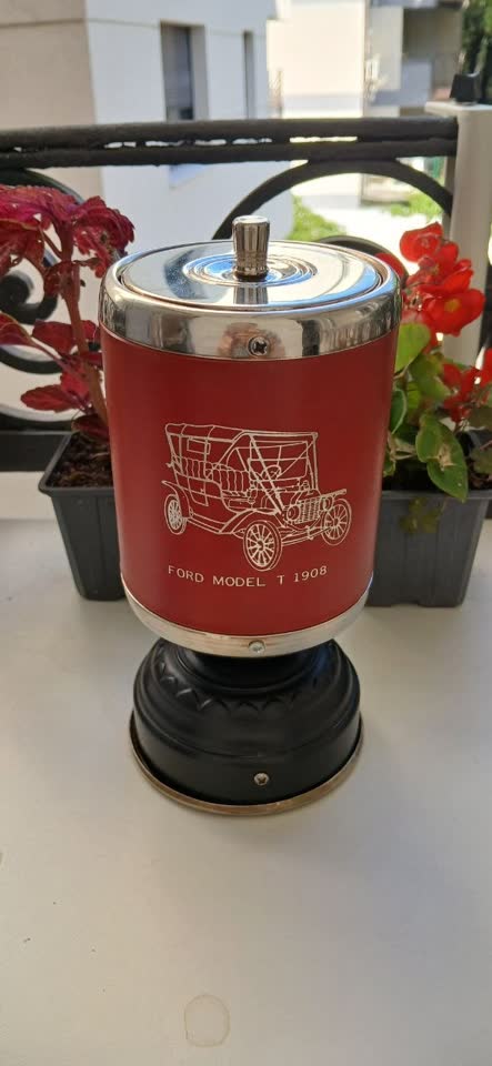 Vintage stoni dispenzer/držač za cigarete sa muzičkim mehanizmom
