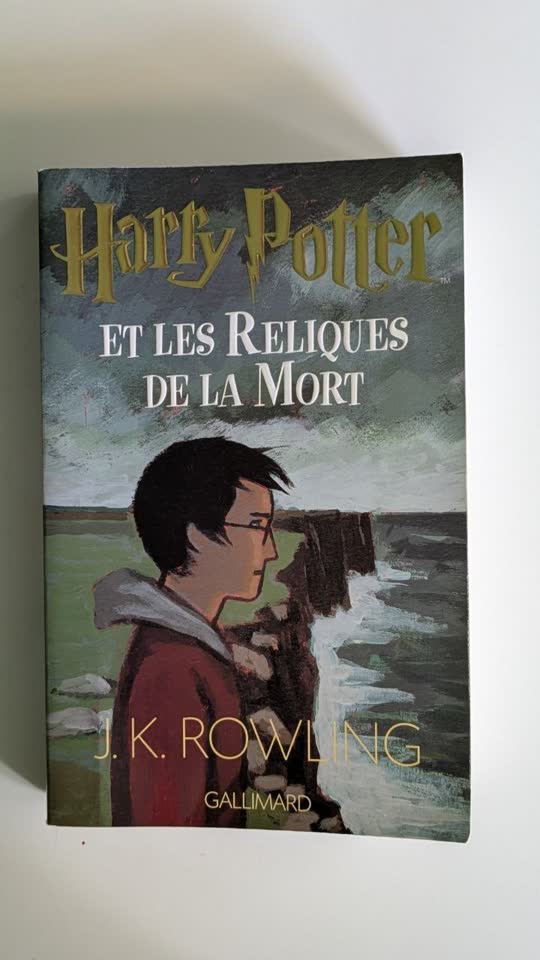 Продаю книги: Harry Potter et les Reliques de la Mort и Remains of the day