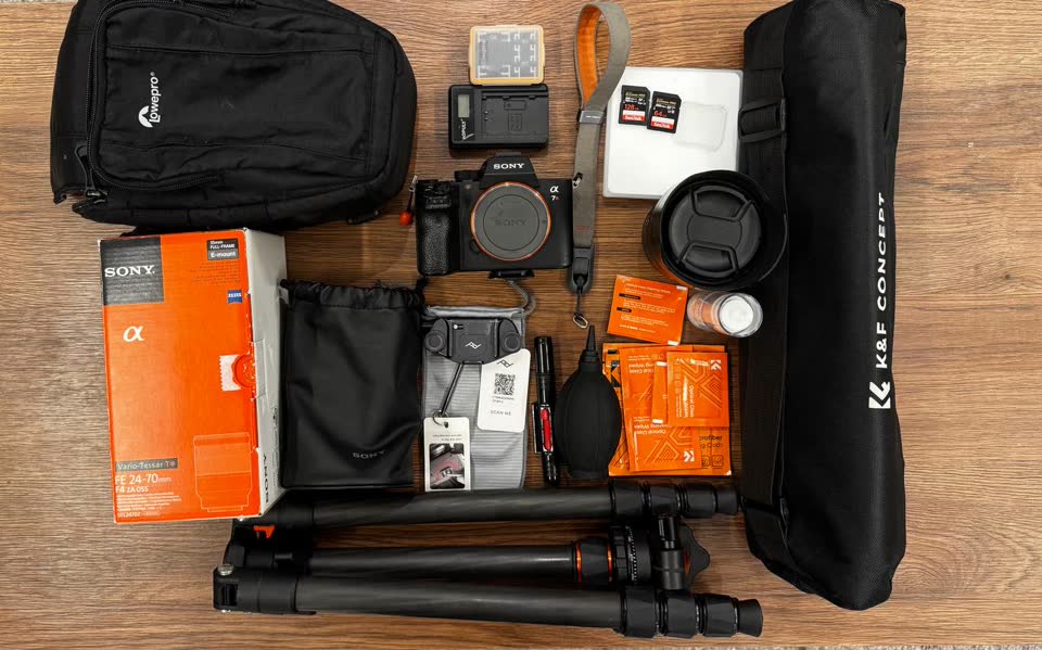 Full-frame fotoaparat Sony A7R III + Zeiss 24–70mm f/4 ZA OSS — komplet