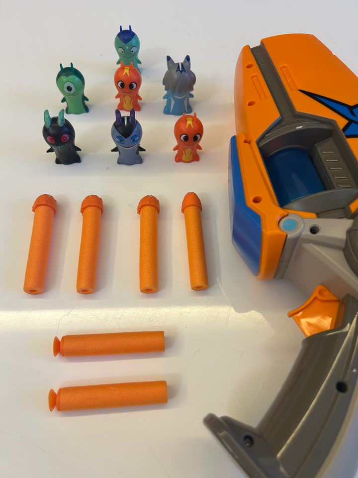 Pištolj, meci i figurice Slugterra / Slugterra