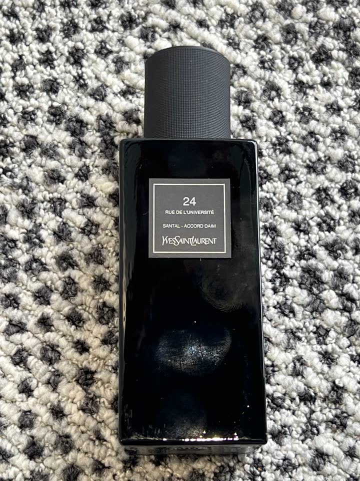 Yves Saint Laurent 24 rue de l'Université