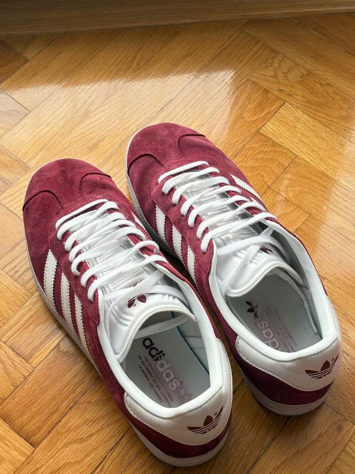 Adidas Gazelle (burgundy color)