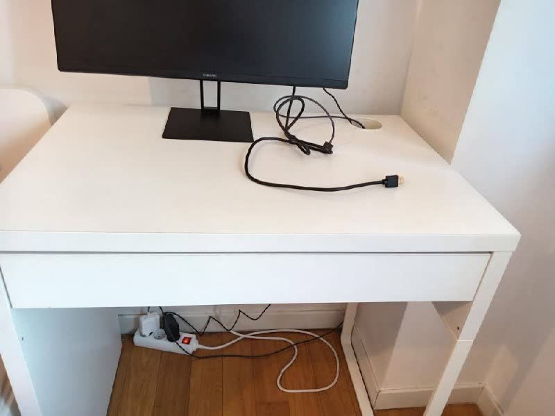 Sto IKEA MICKE (beli)