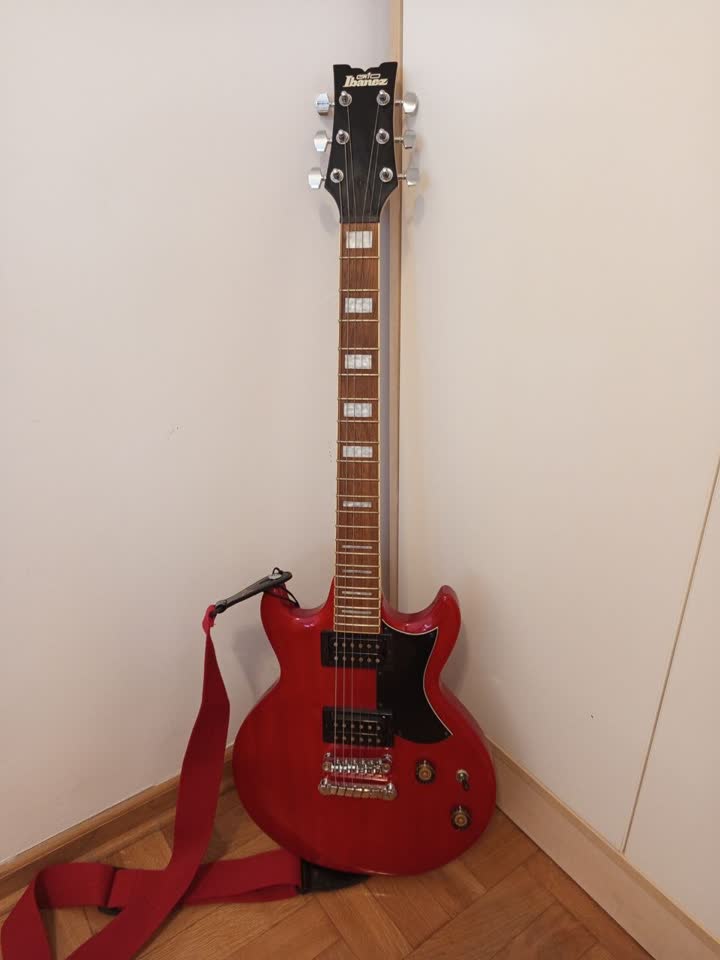 Prodaje se gitara Ibanez gax30 tcr
