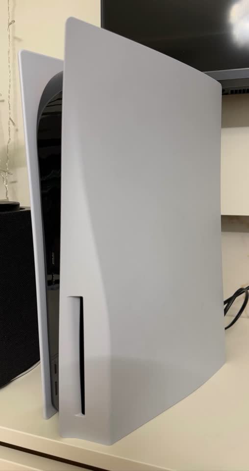Sony PS5 PlayStation 5 (osnovni model) sa diskom i dodatnim SSD-om