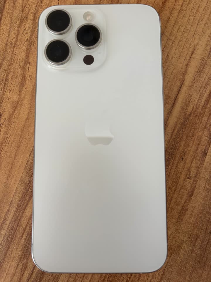 iPhone 15 pro max White Titanium 256gb