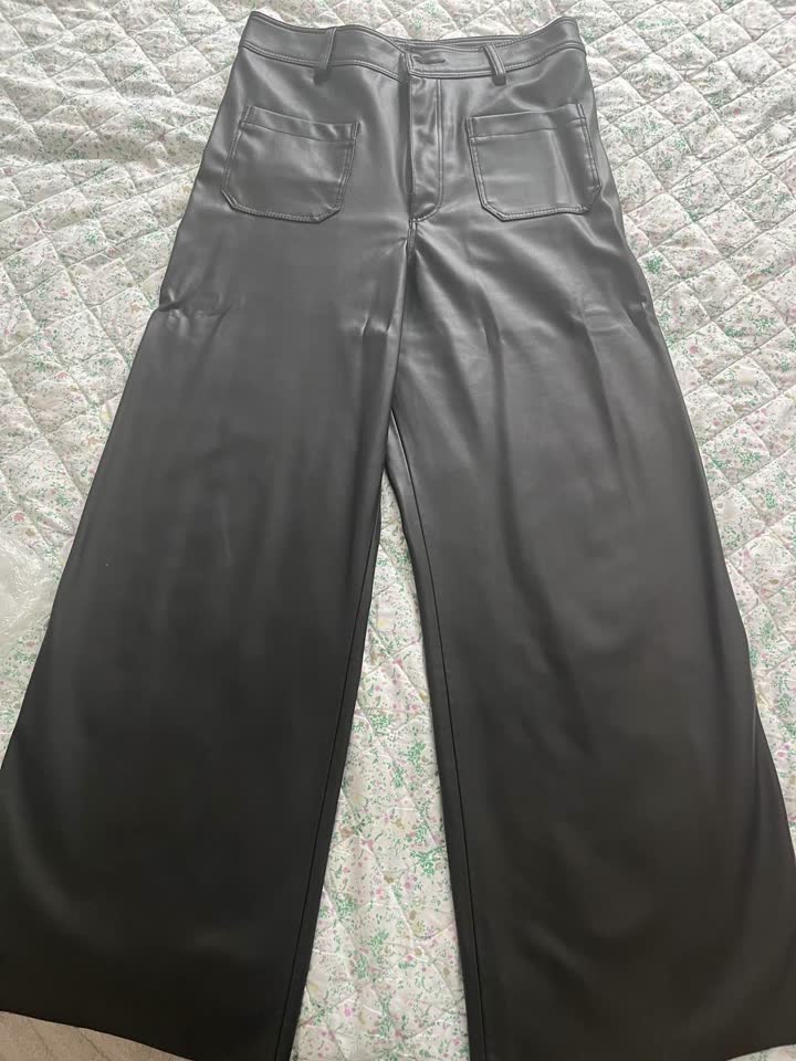 Prodajem pantalone od eko kože Zara