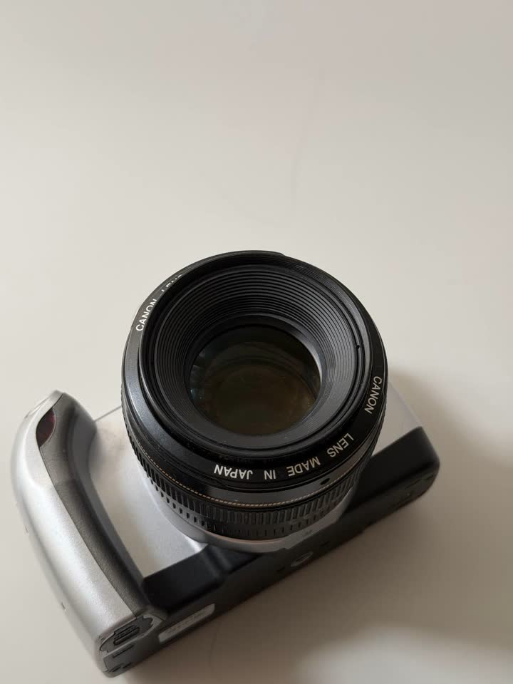 Продаю плёночный фотоаппарат Canon EOS 300V с объективом 50mm f/1.4