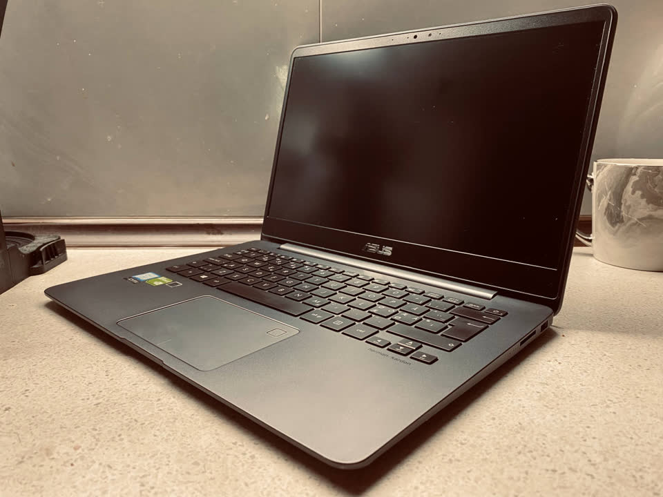 Prodajem laptop Asus ZenBook UX430U
