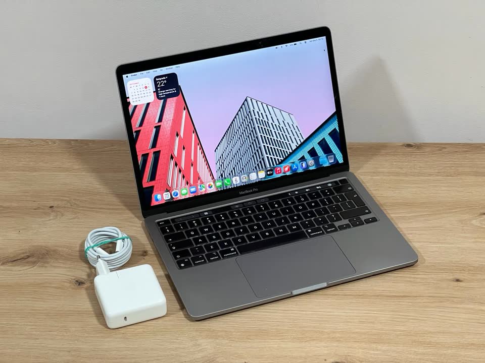 1️⃣ Apple MacBook Pro 13 (2020, M1)