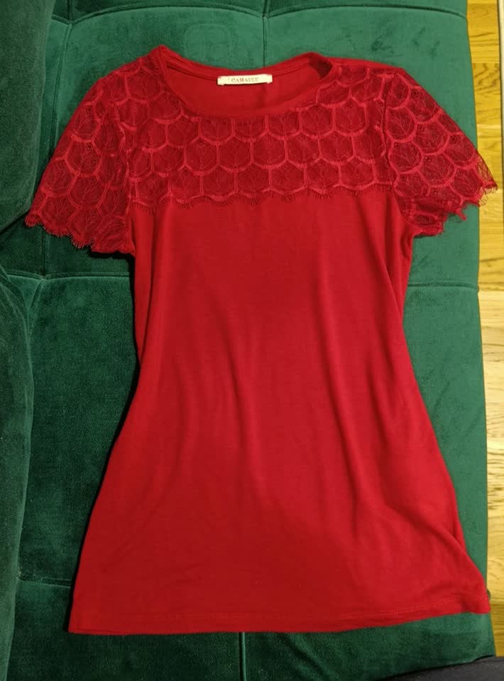 Nježna crvena bluza