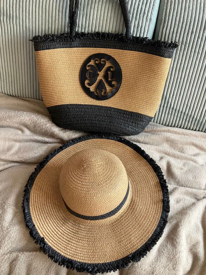 Veoma lep set Christian Lacroix