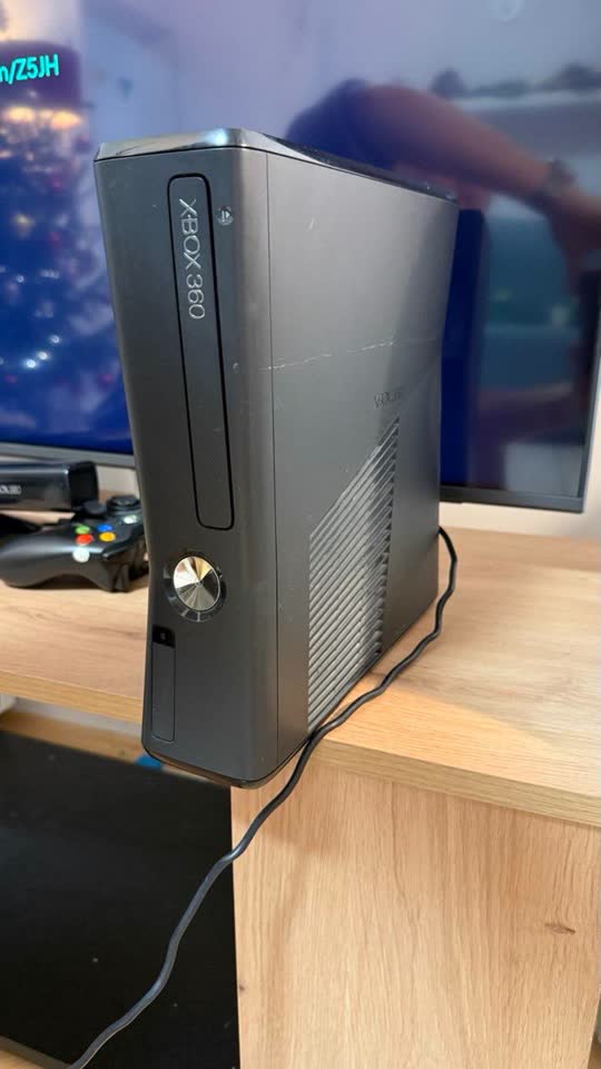 Prodajem Xbox 360 Slim RGH / Freeboot