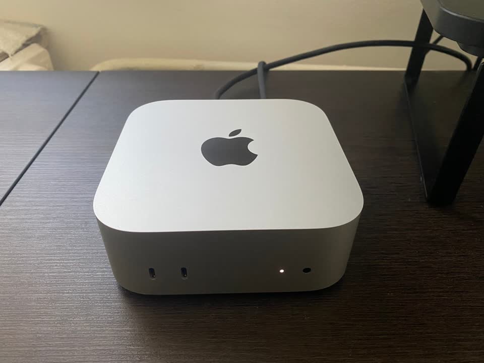 Mac mini M4 16/256 GB - odlično stanje