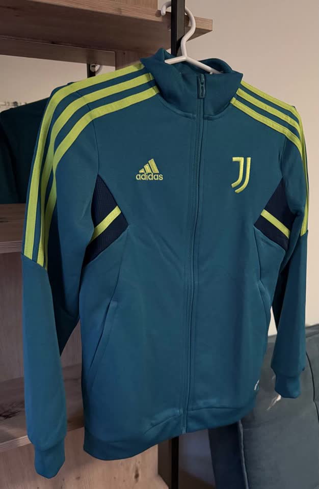 Спортивный костюм Adidas для мальчика, рост 152. Новый. 2000 динар. Белград, Сењак