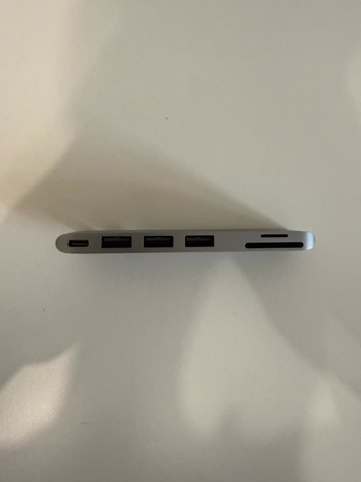 1. Adapter UGREEN za MacBook - 2000 RSD