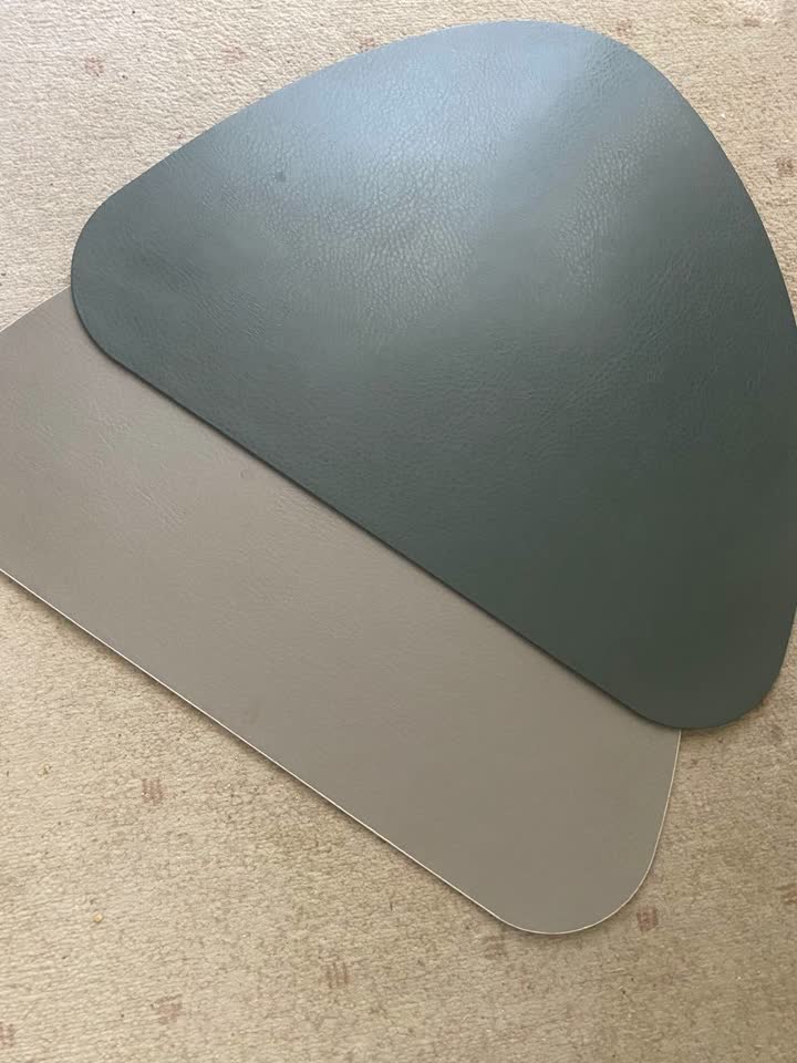 Podmetači/podloge za tanjire, ulične lampe, vaza