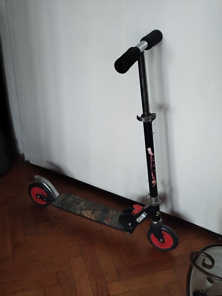 Poklanjam dečji trotinet