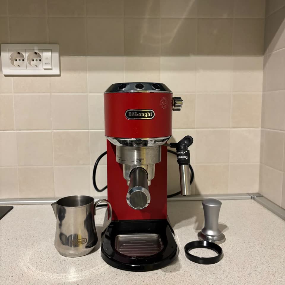 Рожковая кофеварка Delonghi
