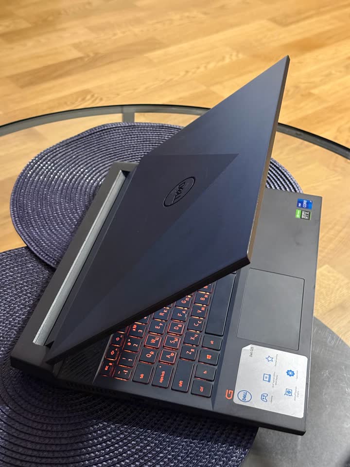 Dell G15 5511 (i7-11800H / RTX 3050 / 16GB)
