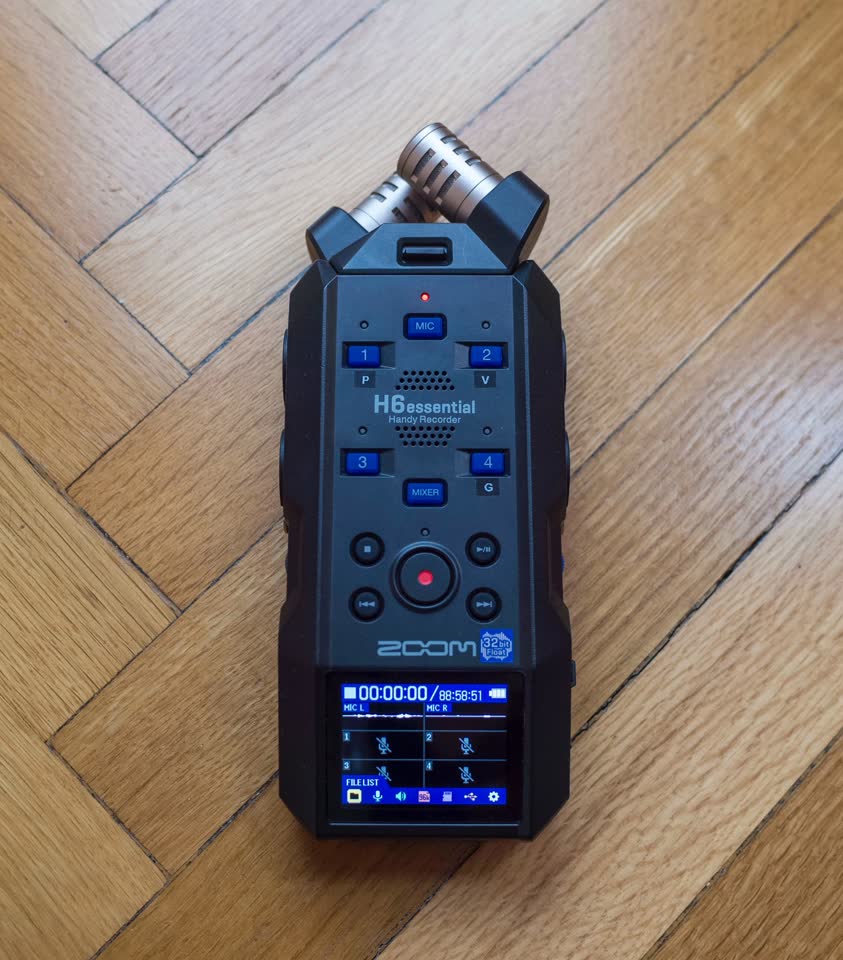 Продам портативный рекордер/диктофон/аудиоинтерфейс Zoom H6essential