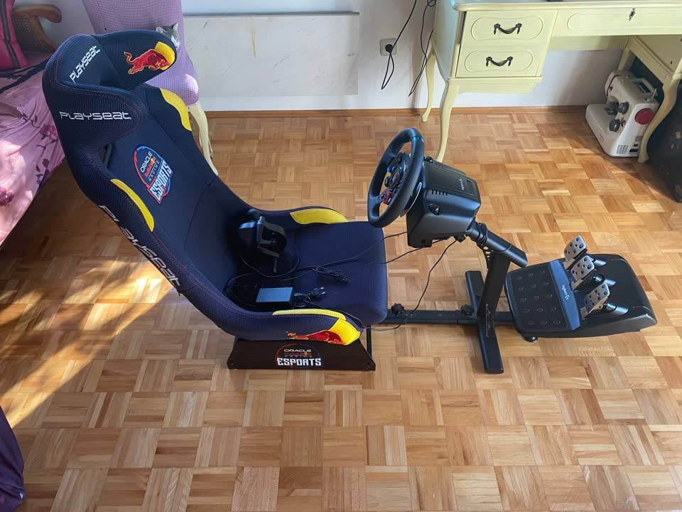 Prodajem kokpit za sim racing — Logitech G29 + Playseat