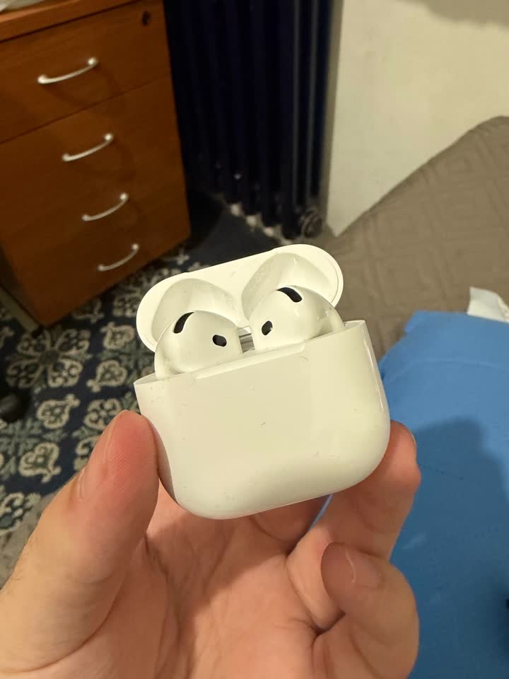 Продам AirPods 4 ANC