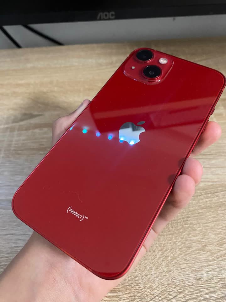 Prodajem iPhone 13