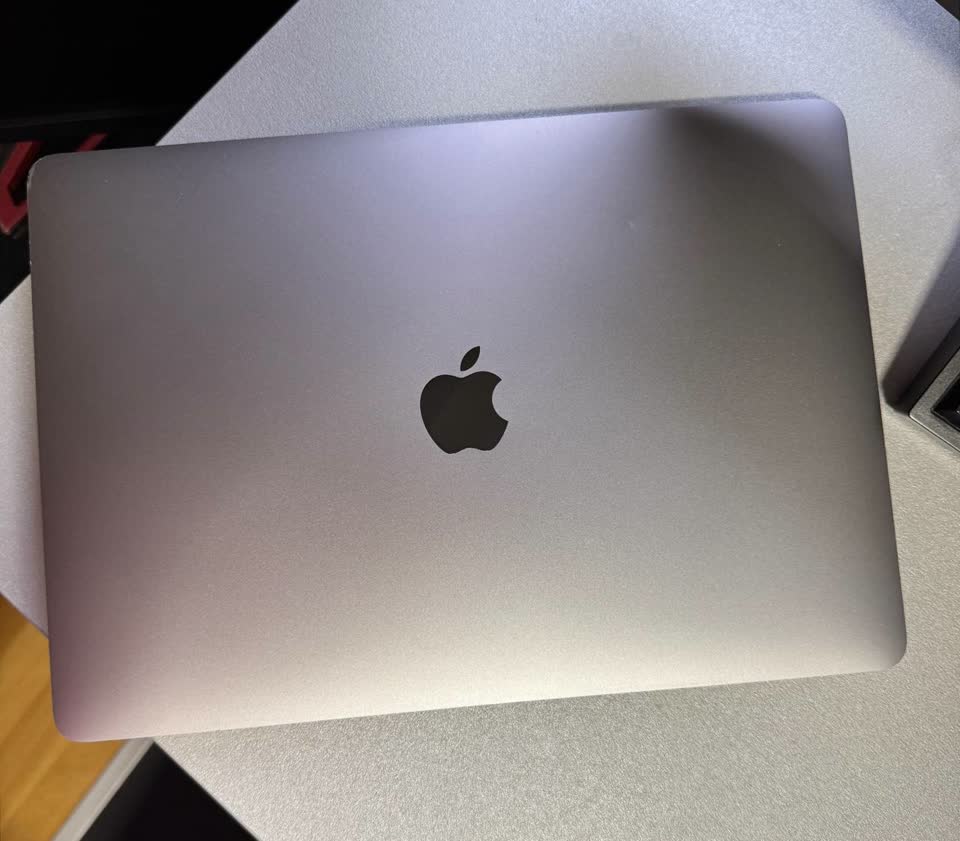 Prodaje se Macbook Air M1
